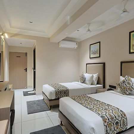 Hotel Royal Town Ахмедабад Экстерьер фото