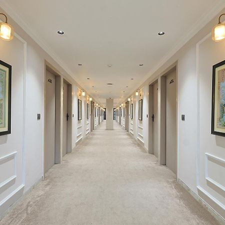 Hotel Royal Town Ахмедабад Экстерьер фото