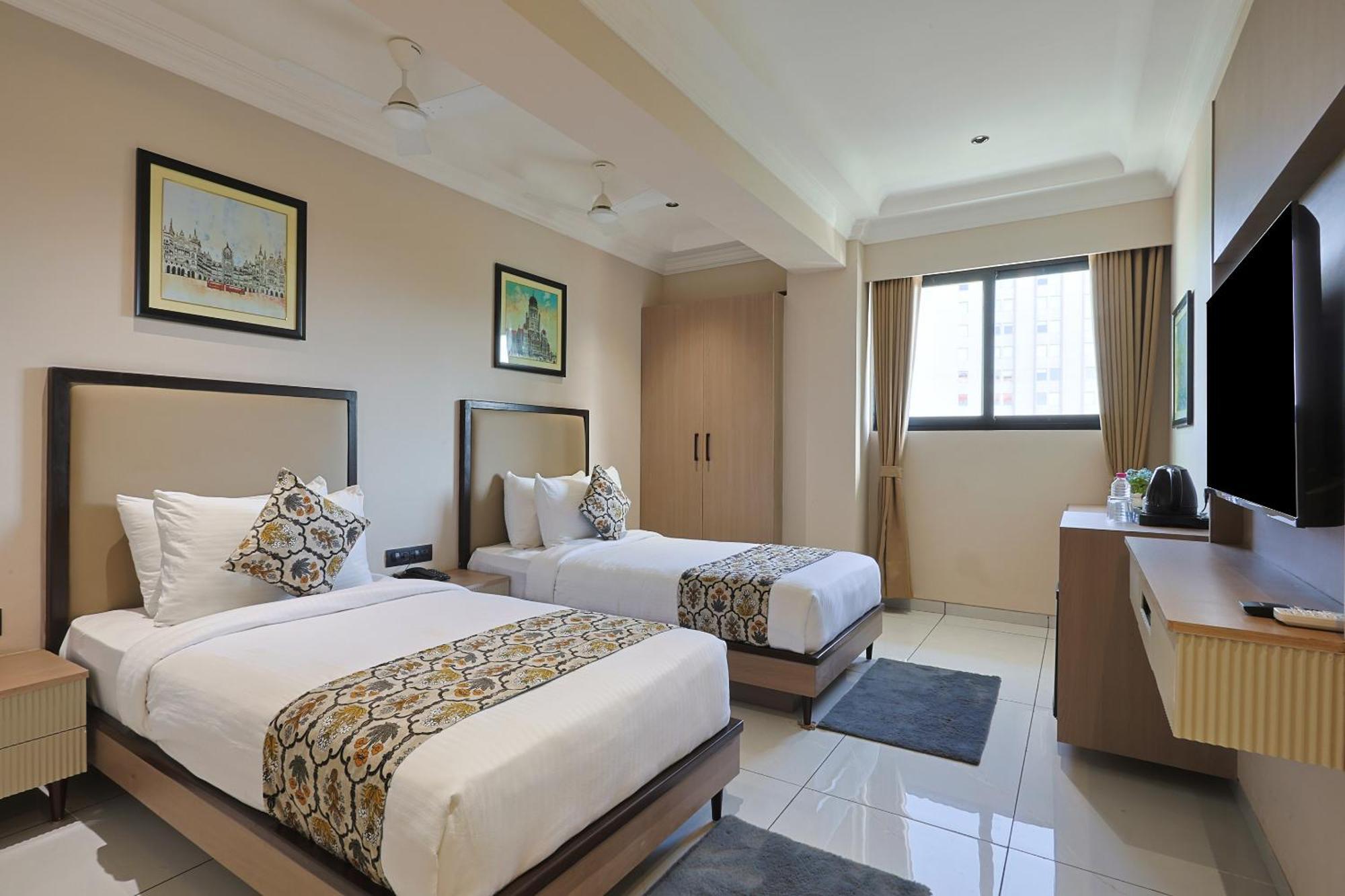 Hotel Royal Town Ахмедабад Экстерьер фото
