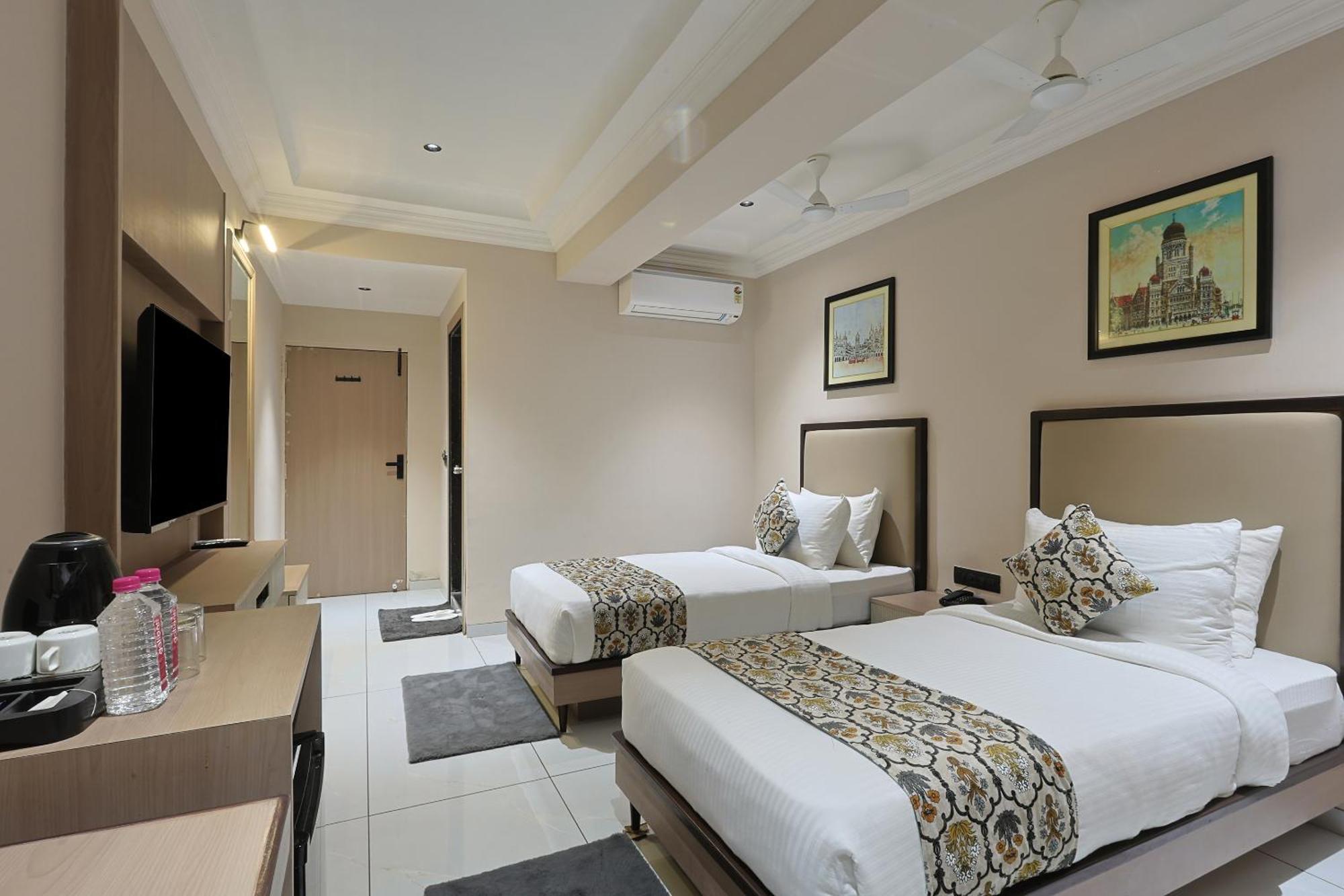 Hotel Royal Town Ахмедабад Экстерьер фото