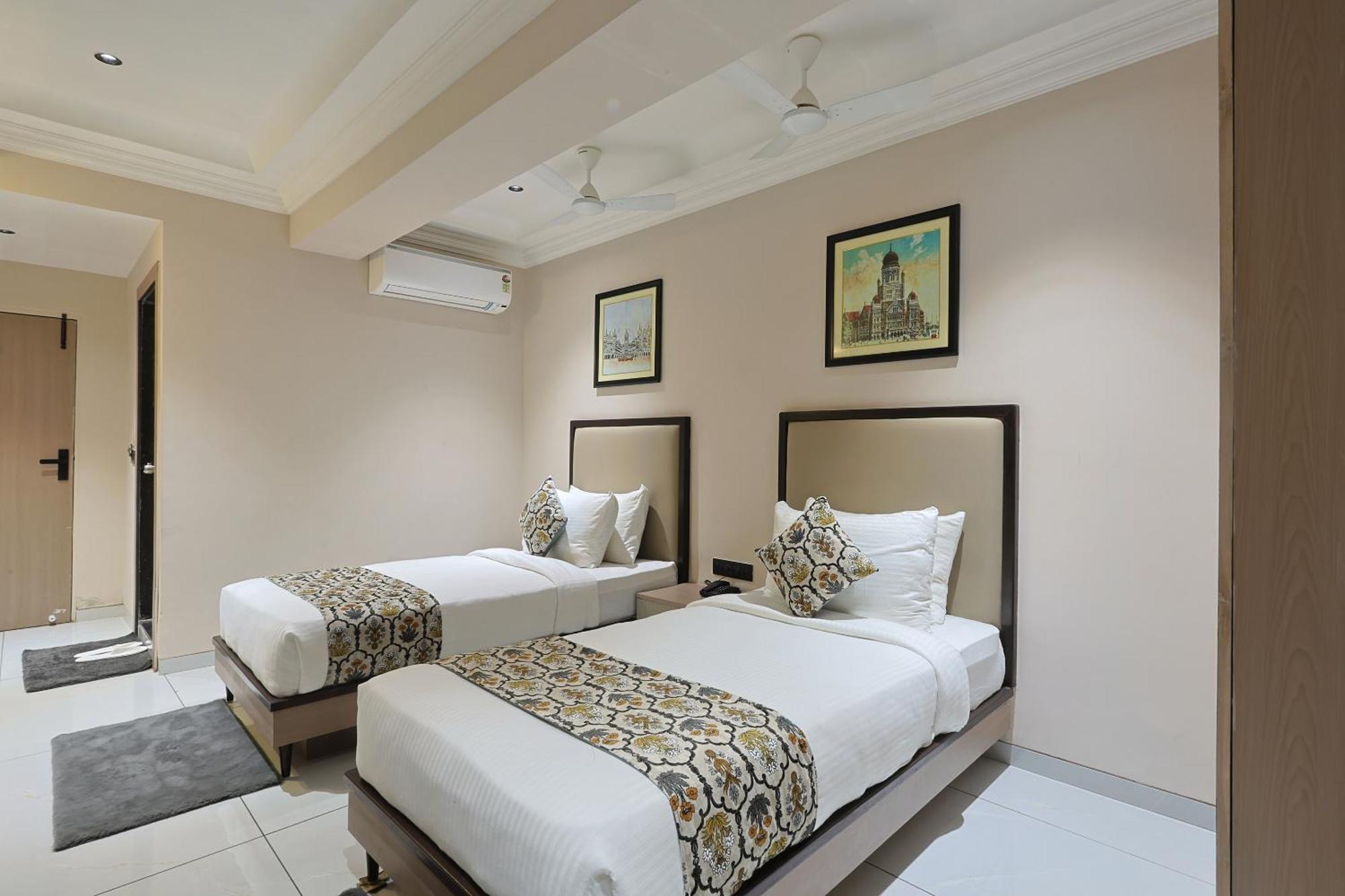 Hotel Royal Town Ахмедабад Экстерьер фото