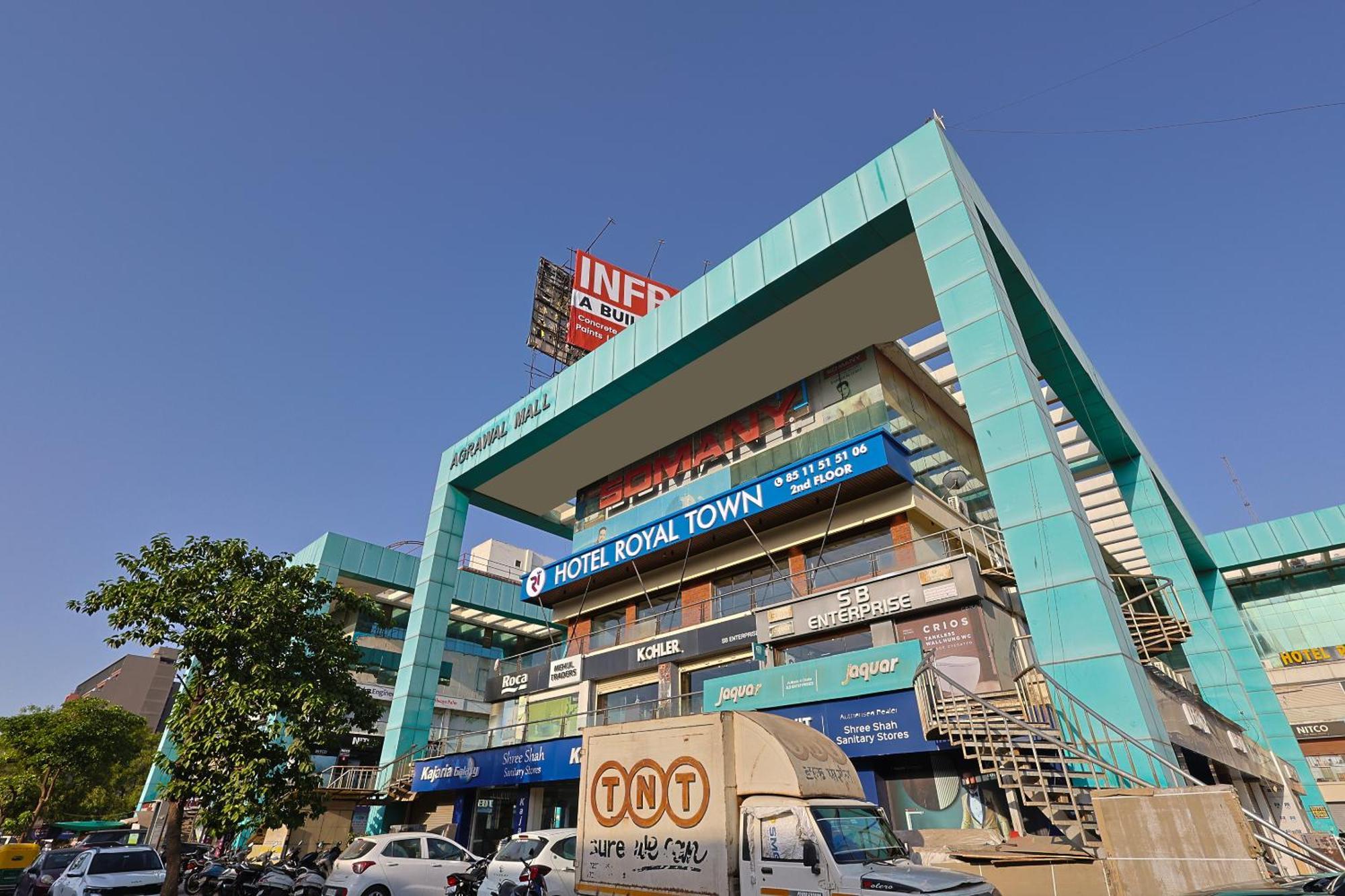 Hotel Royal Town Ахмедабад Экстерьер фото