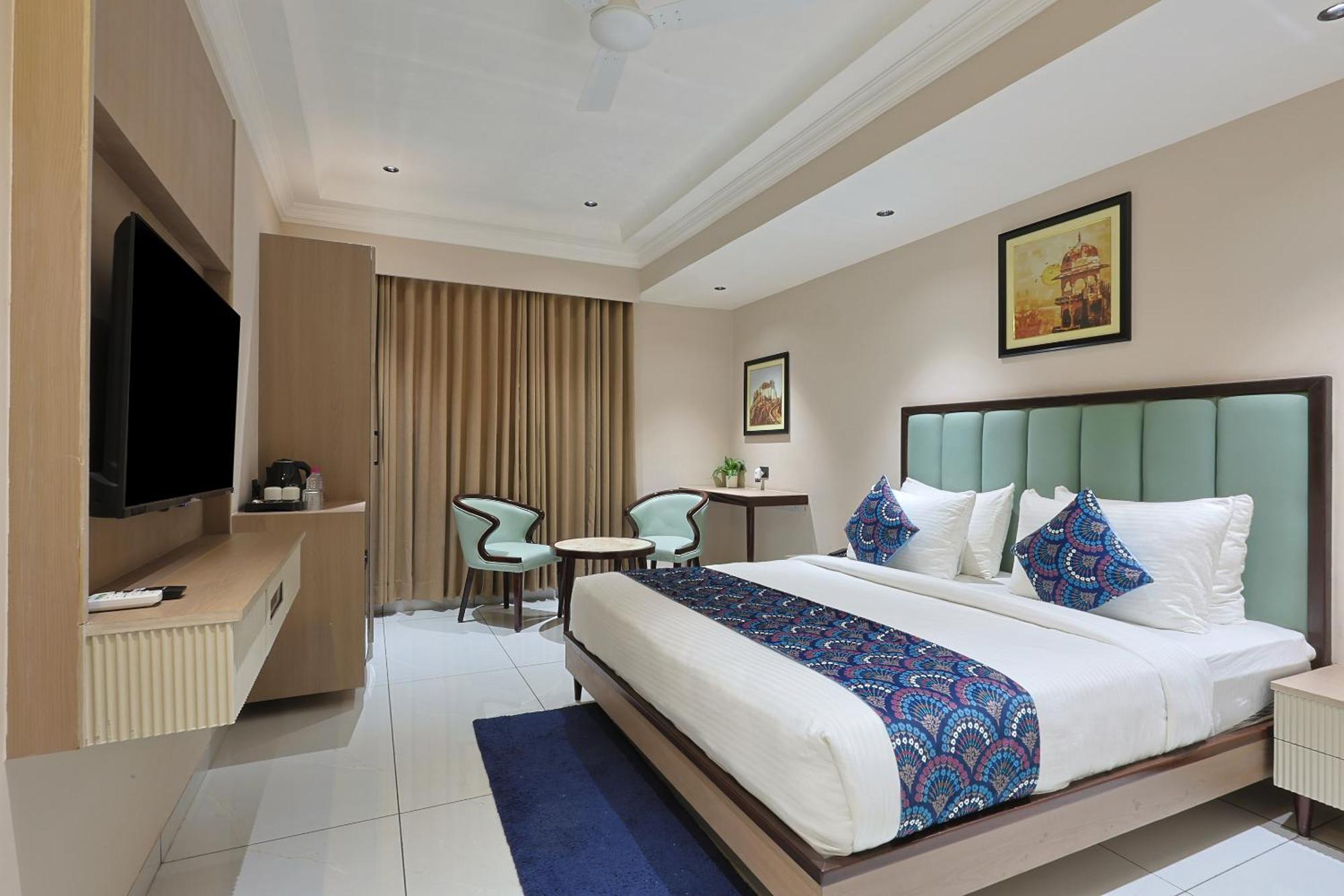 Hotel Royal Town Ахмедабад Экстерьер фото